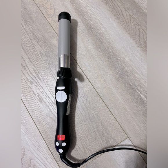 Beachwaver S1.25 Rotating Curling Iron - Picture 1 of 14